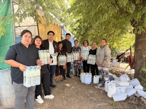📣 พช.เมืองชัยนาท ส่งต่อน้ำใจ ความห่วงใย มอบน้ำดื่มช่วยเหลือผู้ประสบอุทกภัย